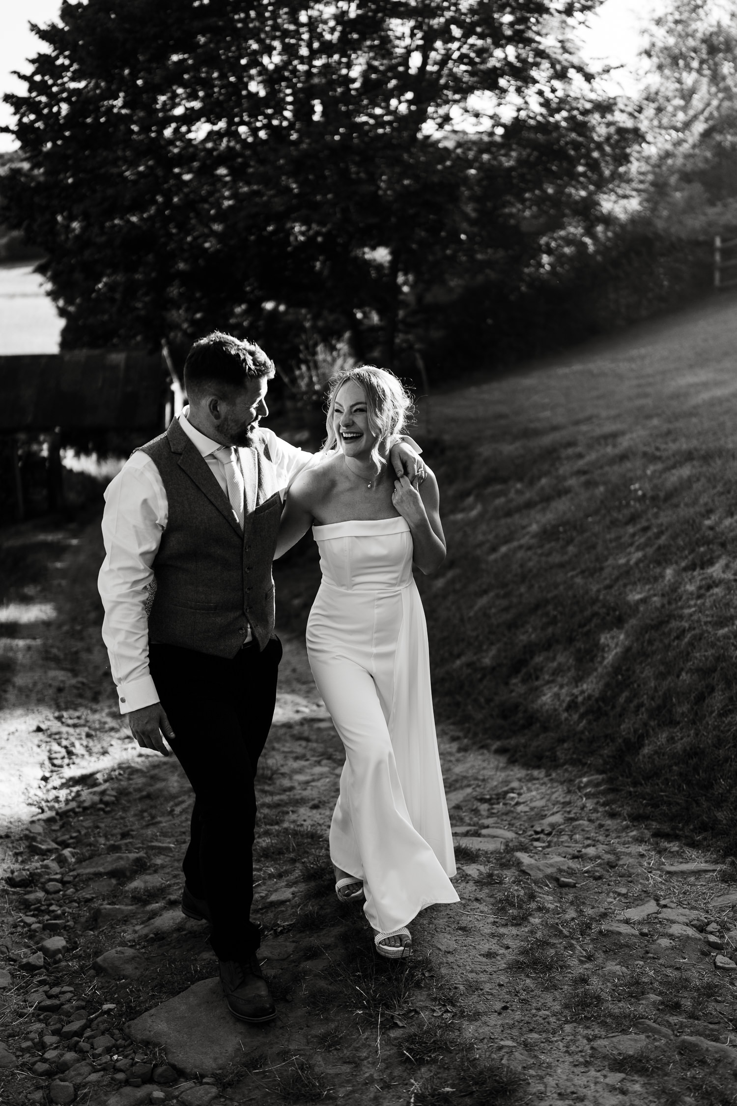 HUW SAM SUGARLOAF BARN WEDDING 025 HUW SAM SUGARLOAF BARN WEDDING 025